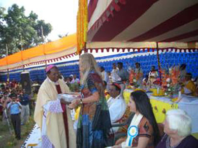 Vassula receiving gifts