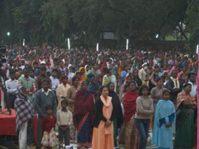 The attentive and quietly listening crowd