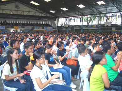 Charismatics quietly listening as Vassula revealed the Lord's Message