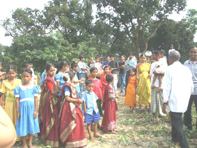 The village elder greeting Vassula before the waiting villagers