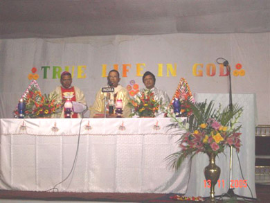 After Vassula's talk, Holy Mass was celebrated by the Cardinal and the Bishop