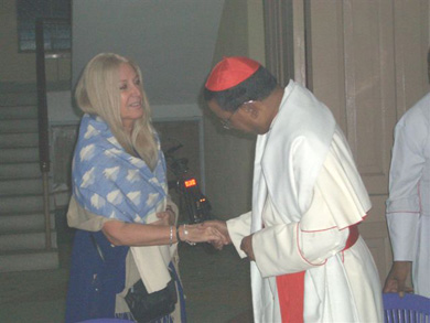 The Cardinal thanking Vassula at the dinner following the Meeting