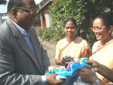 Bishop Felix Toppo and Vassula being welcomed home to his Bishop's Residence in Jamshedpur by the Ursulines sisters and his priests