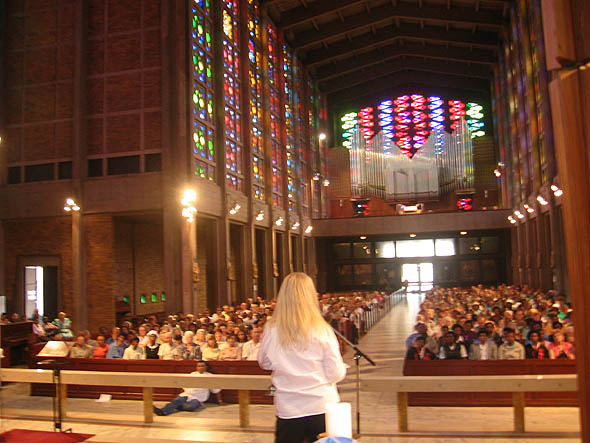 Vassula witnessing at the Cathedral of Christ the King