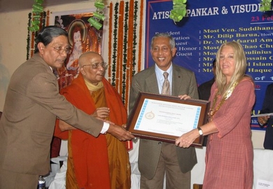 Vassula Awarded the Peace Certificate