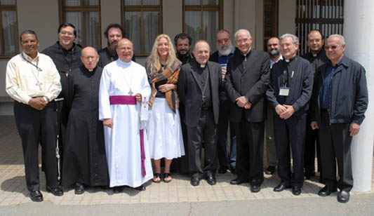 De izquierda a derecha: Obispo Felix Toppo (India), P. Vincent Cosatti (Suiza), Pr. Milheiro (Portugal),